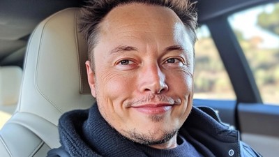 Caricature d’Elon Musk à l’arrière de son robotaxi • Qant, M. de R. avec Midjourney