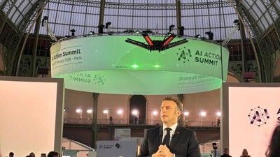 Emmanuel Macron conclut la première journée du Sommet pour l’IA • © Qant