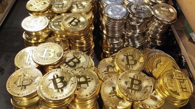 ”Couper les bitcoins en deux” (Qant, M. de R. avec Midjourney)