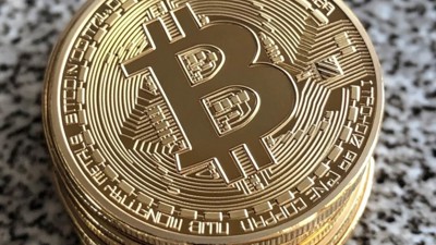 Le bitcoin, priorité du gouvernement • Qant, M. de R. avec Midjourney