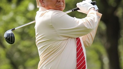 Le golfeur Trump au secours des cryptos • Qant, M. de R. avec Midjourney Le golfeur Trump au secours des cryptos • Qant, M. de R. avec Midjourney