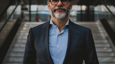 “Paolo Tasca vu par Midjourney” (Qant, M. de R.) “Paolo Tasca vu par Midjourney” (Qant, M. de R.)
